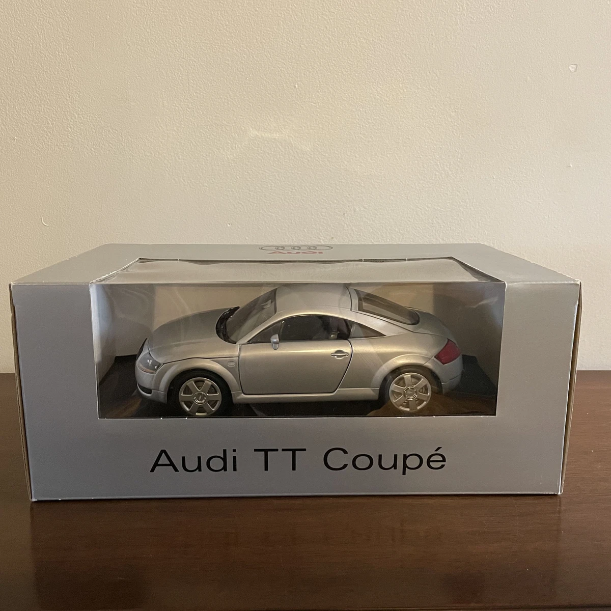 REVELL アウディ TT 1/18 ミニカー AUDI シルバー ☆オマケ付き☆Audi