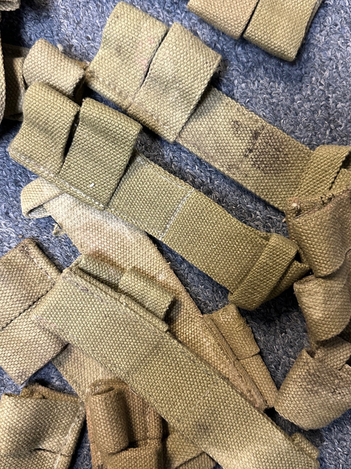BRITISH ENFIELD RIFLE BAYONET CANVAS FROG. USED.