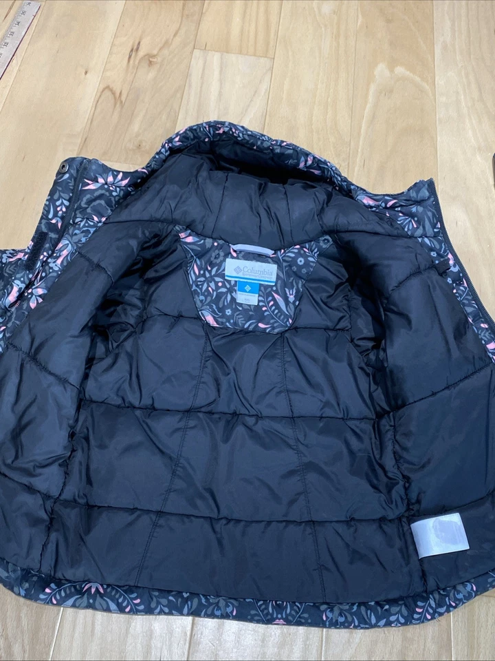 Chaqueta Columbia Niñas Floral Puffer Rosa Negra Talla XXS 4/5 Con Capucha Cremallera Completa Foto 3 de 4