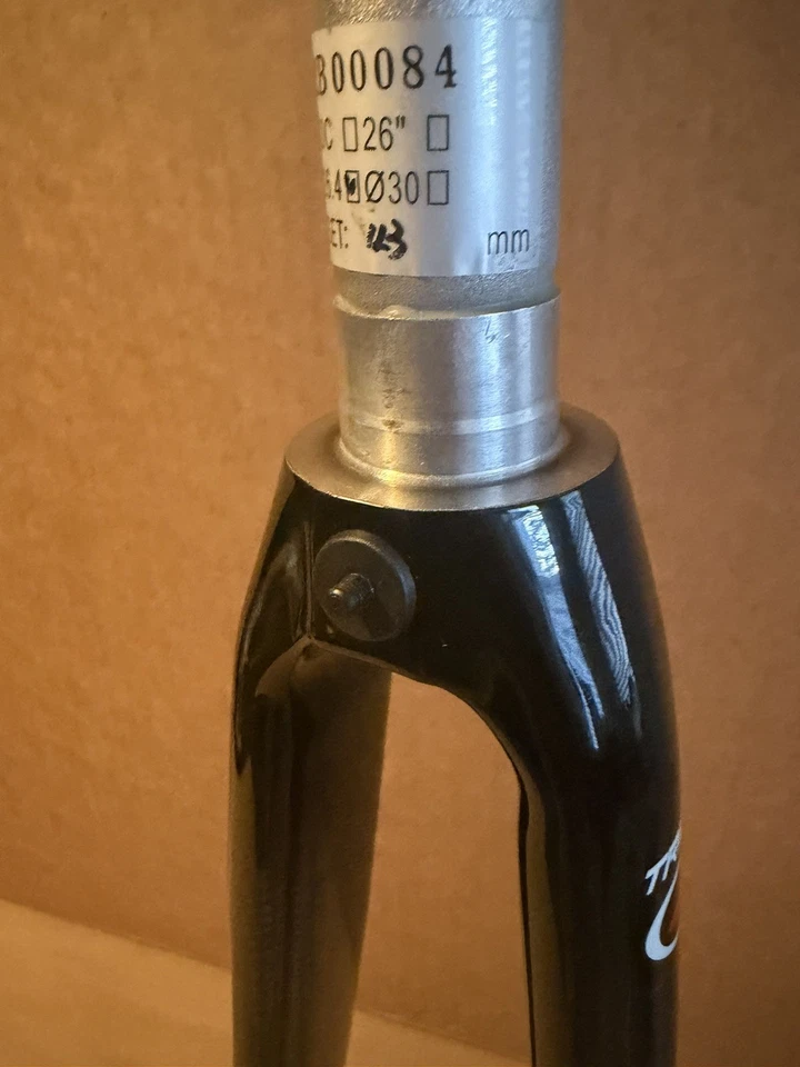 Trigon RC-05 Carbon Road Fork – 700c, 1-1/8” Alloy Steerer, 43mm Offset, New - Image 2 of 4