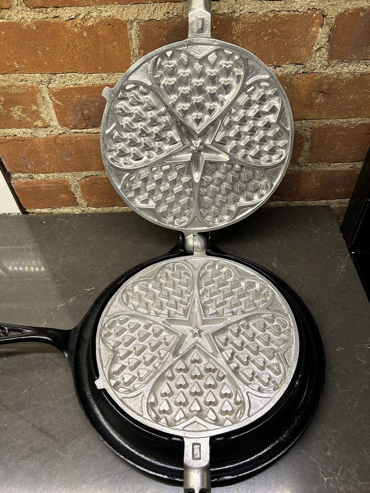 Rare Griswold No. 19 Aluminum Heart and Star Waffle Maker w No. 9 Cast