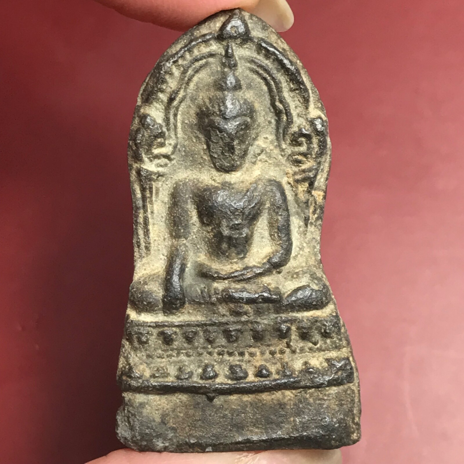 SUERTE MÁGICA COLGANTE AMULETO Talismán Monje Templo Khun Pan Bai Sema Estatua de Buda