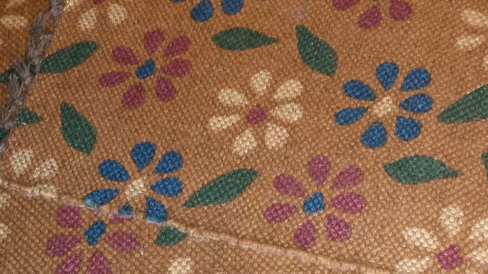 Corredor de mesa Somerville Kilim, 12" x 36", estampado de flores, amarillo, azul, rojo Foto 2 de 2