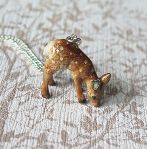 Baby Deer Porcelain Pendant Necklace Lucky Spiritual Animal Mothers Day Gift - Afbeelding 1 van 2