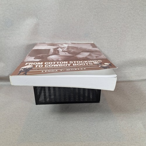 From Cotton Stockings To Cowboy Boots The Ammie Wilson Narrative Lynda Morley PB - Imagen 4 de 6