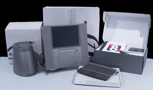 Complete in Box Limited Edition Apple 20th Anniversary Macintosh Computer - Picture 3 of 7