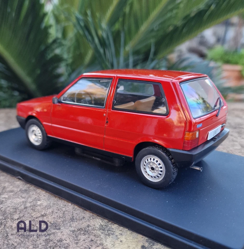 modellino auto scala 1/24 fiat uno 3 porte modellini da collezione die cast - Immagine 4 di 4