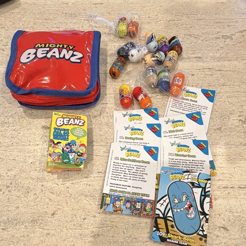 Mighty Beanz Lot w/ Zip Storage Case, Beanz Capsules & Collector Cards