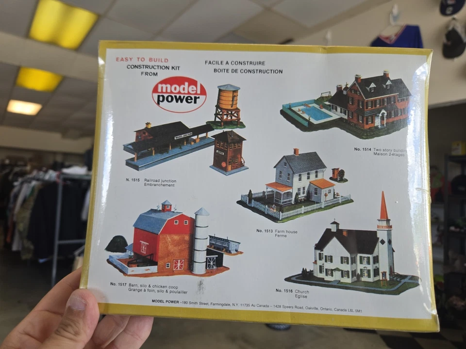 Model Power N Scale Barn, Silo & Chicken Coop Model Kit No. 1517 - Image 4 of 4