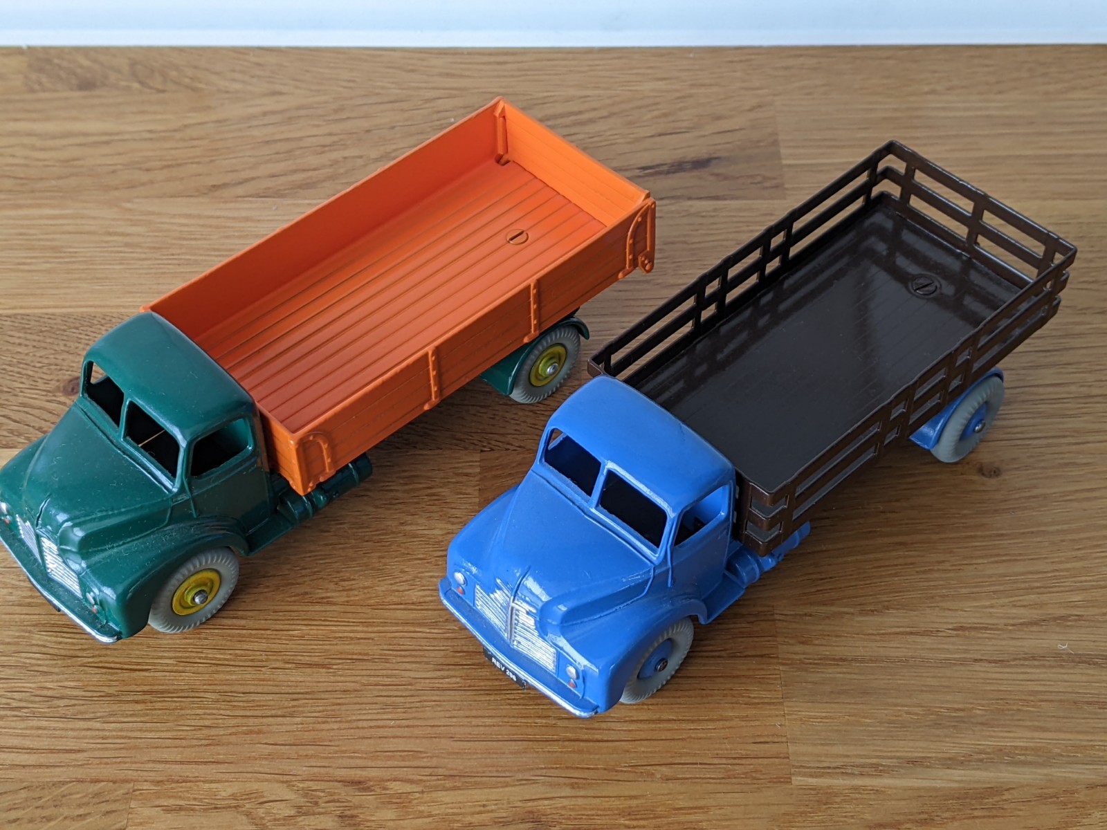 Dinky 531, Leyland Comet Lorry - Free Price Guide & Review
