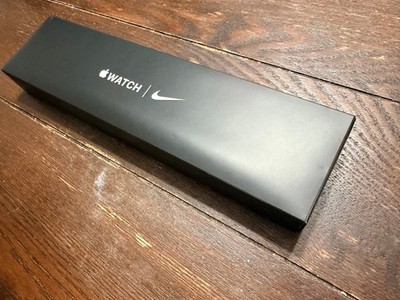 Apple Watch SE Nike 40mm Gray Aluminum Case Smartwatch MKQ33LL/A USED