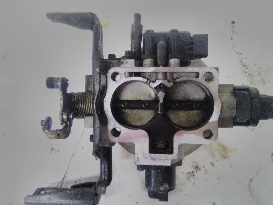 Conjunto de válvula de carrocería de acelerador Jeep Grand Cherokee 93-98 8-360 5,9 litros Foto 2 de 4