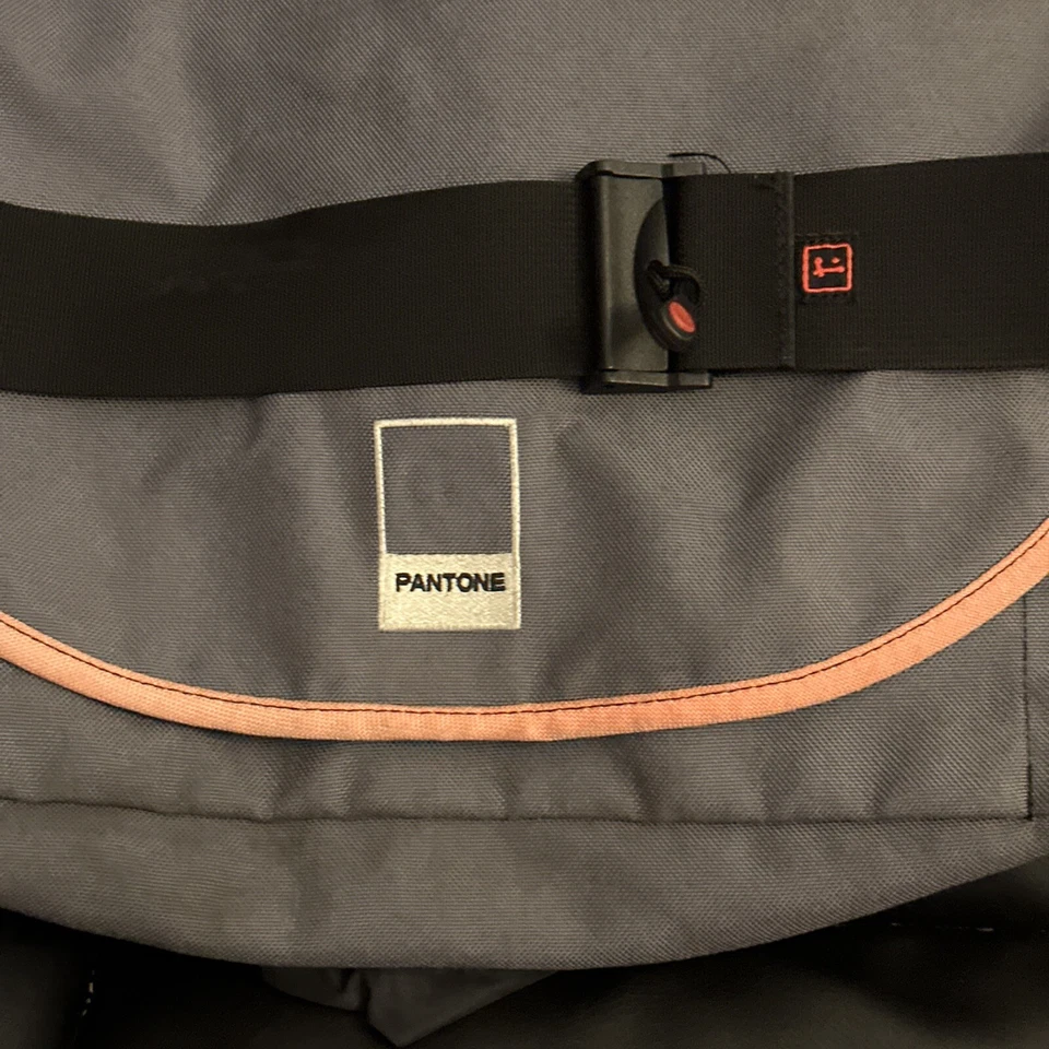 Rickshaw Bagworks x Pantone Nylon Ajustable Mensajero Bolsa de Cuidado Para Guía de Color Foto 3 de 4