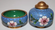 Chinese Cloisonne Enamel Open Salt Pepper Shaker Blue w White Flower Red Center
