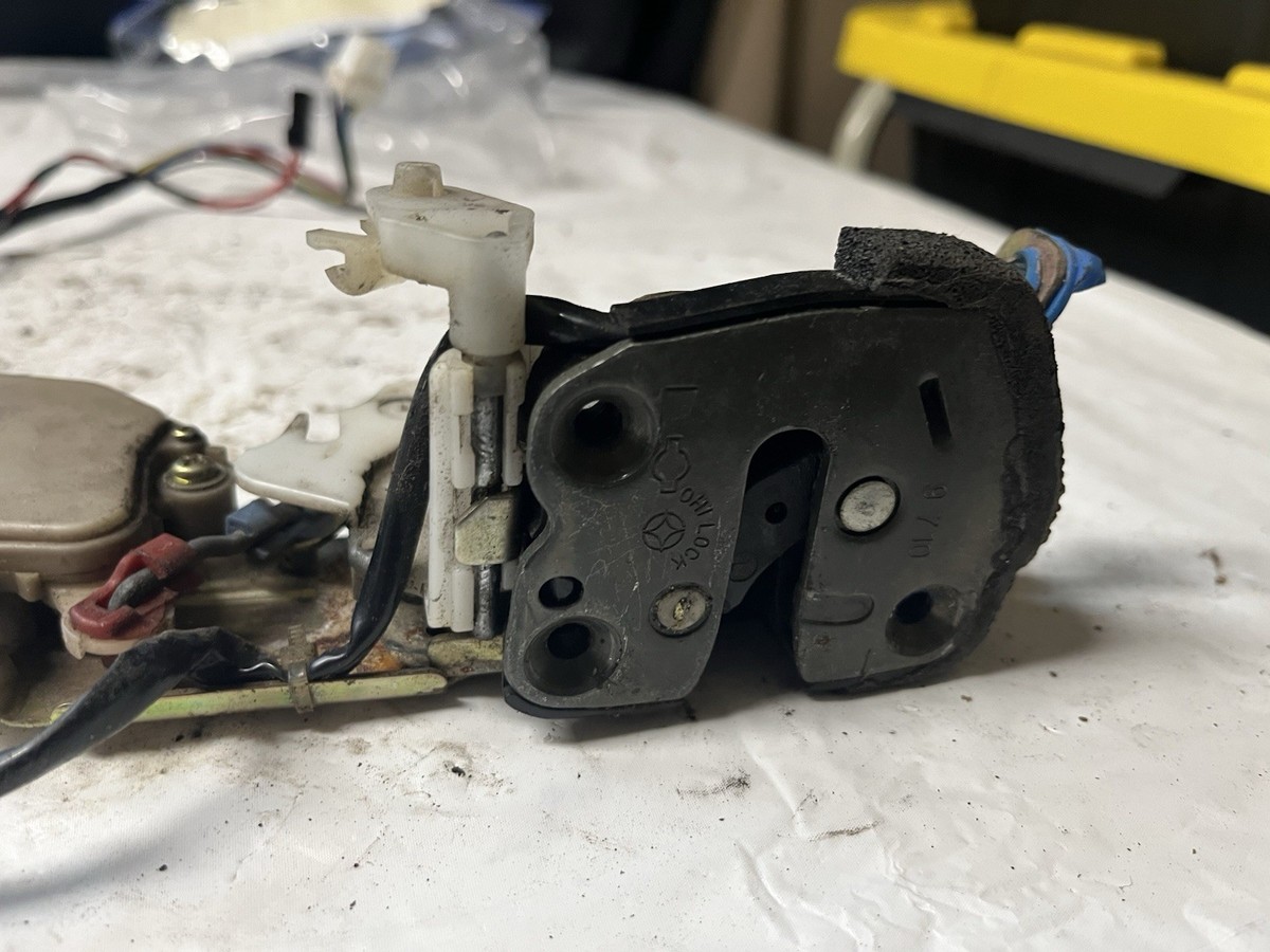 1990-1996 Nissan 300ZX LH door latch actuator assembly electric N1