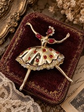 RARE VINTAGE CORO CRAFT RARE GOLD TONE BALLERINA PIN BROOCH RED RHINESTONES