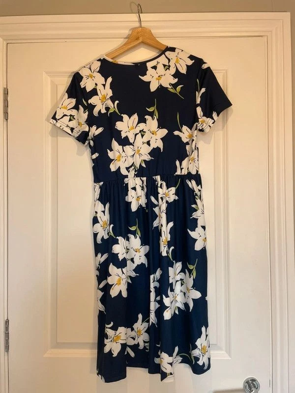 VotePretty Floral Patterned Midi Dress - Image 4 of 4