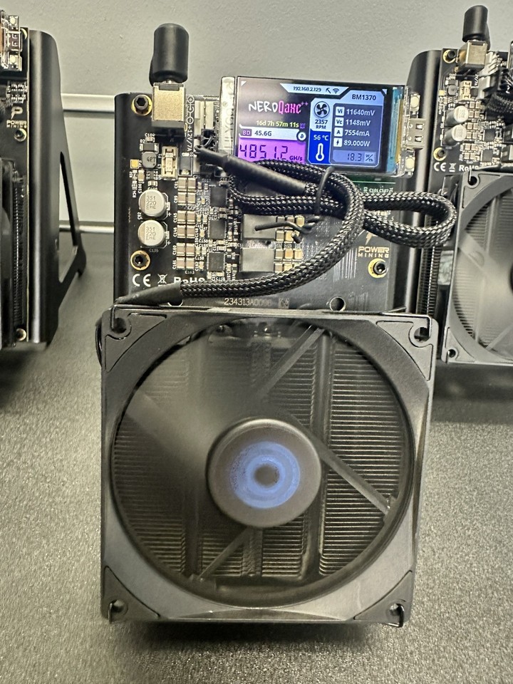 Nuovo NerdQaxe++ Hydro 4.8TH/s Bitcoin Miner - SHA-256 ASIC, efficienza 15J/ TH, potenza ultra bassa 60W, WiFi 2.4G, incluso PSU, perfetto per gli appassionati di mining (in magazzino