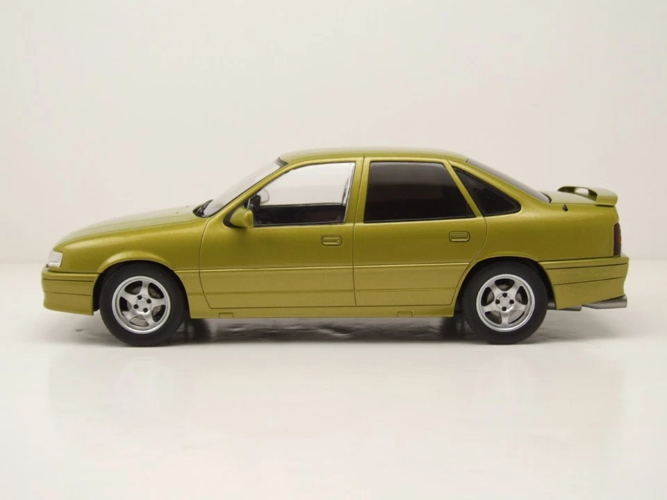Opel Vectra A 2000 1988 Giallo Metallizzato Modello Auto 1:18 MCG - Immagine 3 di 4