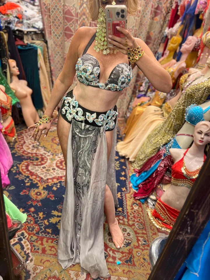 Disfraz de danza del vientre de lujo: traje de espectáculo de cristal hecho a mano Foto 4 de 4