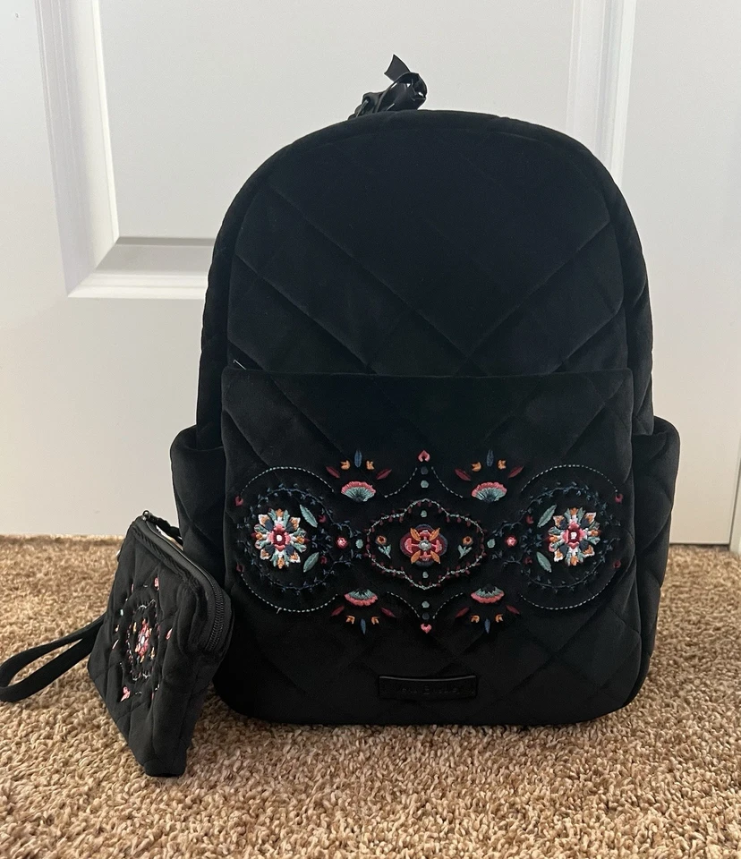 全新带标签 Vera Bradley 小背包“冬季摆件”带迷你小袋黑色天鹅绒 — 第 2/4 张图片