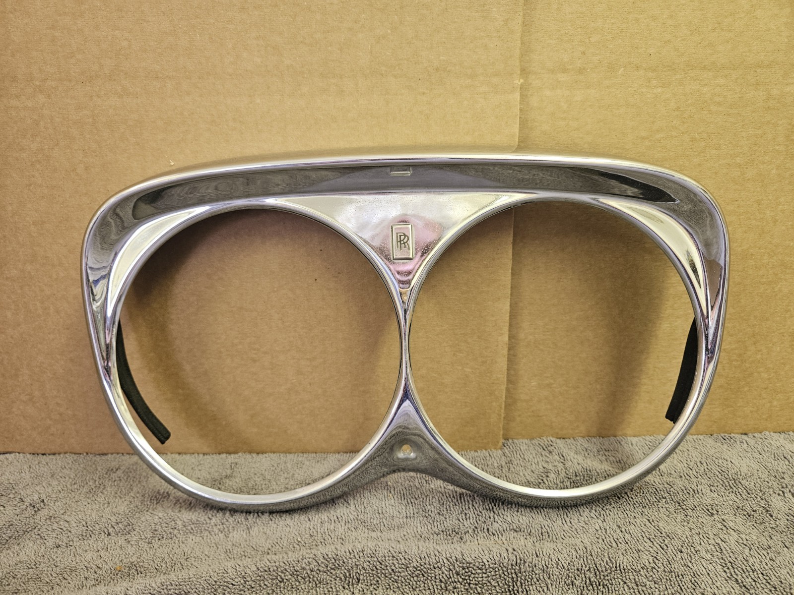 ROLLS ROYCE SILVER SHADOW HEADLIGHT BEZEL