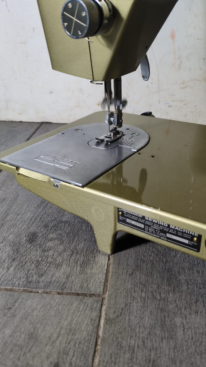 ワーナー・ゴールデン・シングルス 1965-1970 Vintage Montgomery Ward Signature UHT-J277C Green Metal Sewing