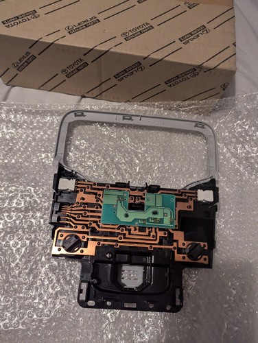 New Genuine Toyota Prius Interior Ceiling Map Courtesy Light & Surround Trim - Picture 3 of 3