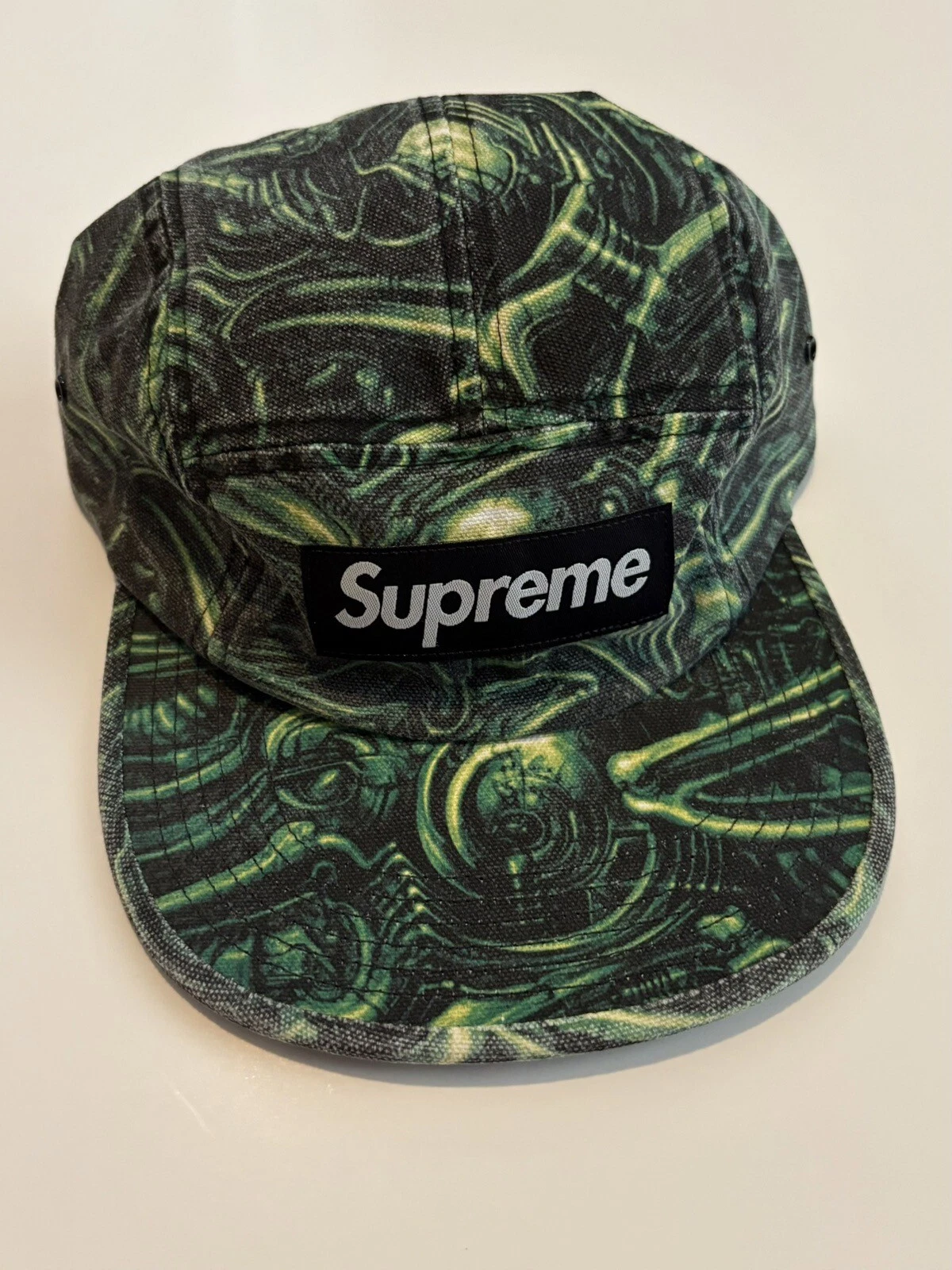 Supreme H.R. Casquette Giger Camp verte FW23 HR NEUVE BOÎTE GRATUITE LOGO AUTOCOLLANT