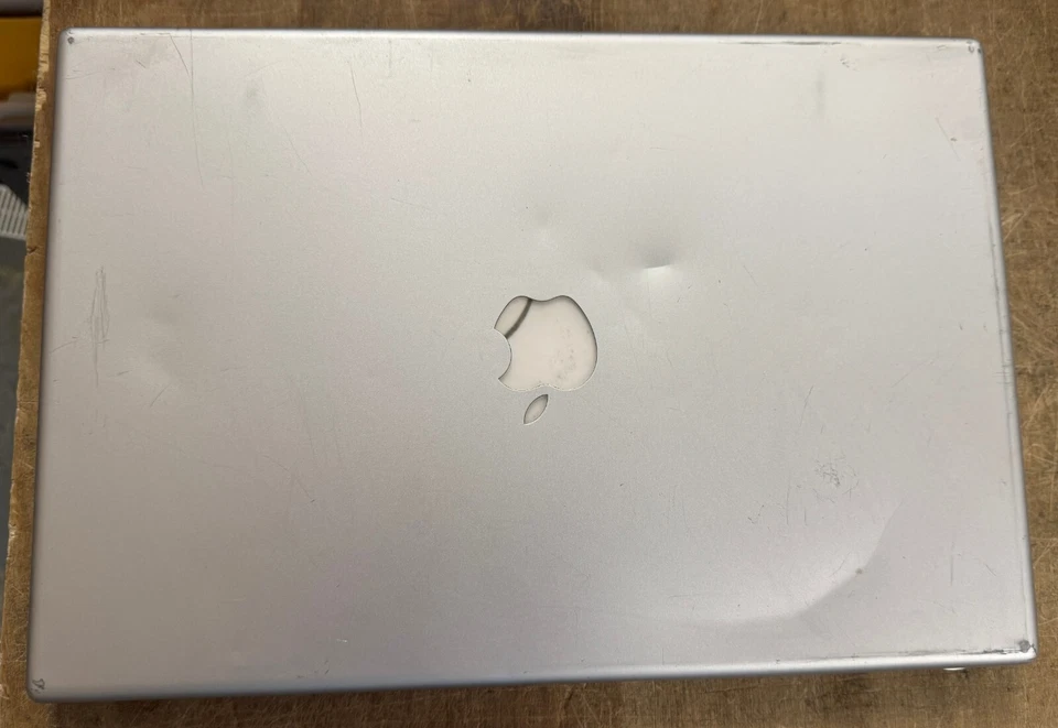 Apple MacBook Pro 15 pulgadas julio 2008 2,4 GHz Intel Core 2 Duo (MB133LL/A) Foto 4 de 4