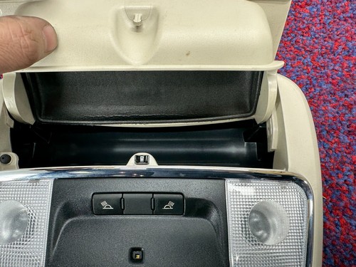CHRYSLER 300 TOURING 15-23 OEM OVERHEAD CONSOLE SUNROOF LIGHT LAMP SWITCH PANEL - Picture 3 of 6