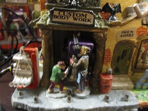Lemax Spooky Town Chop Shop garage with box works - Picture 3 of 10