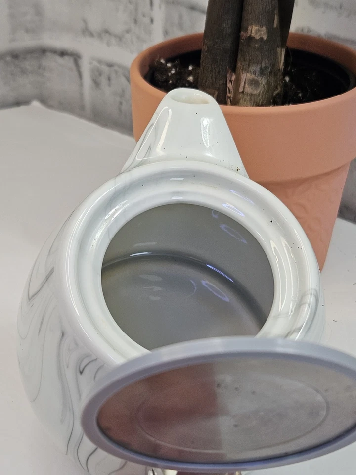 Hebridean Enja Greg Tea pot with strainer -personal Size, White And Gray Marble - Image 2 of 4
