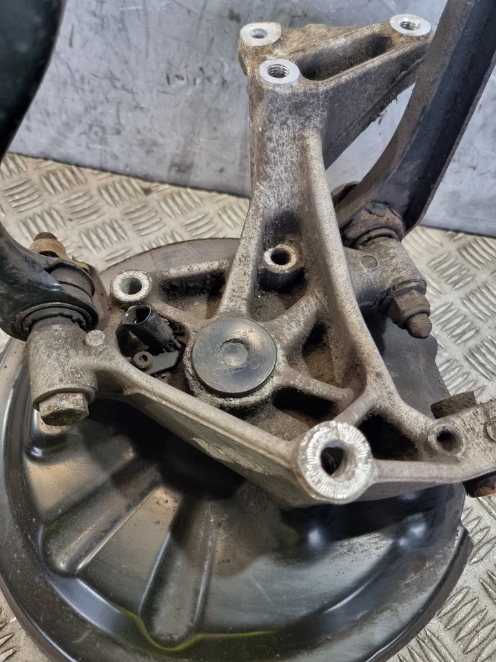 BUJE RUEDA SEAT ALHAMBRA CON BRAZO DE CONTROL TRASERO IZQUIERDO 500505351 2.0L DSL MPV 2015 Foto 4 de 4