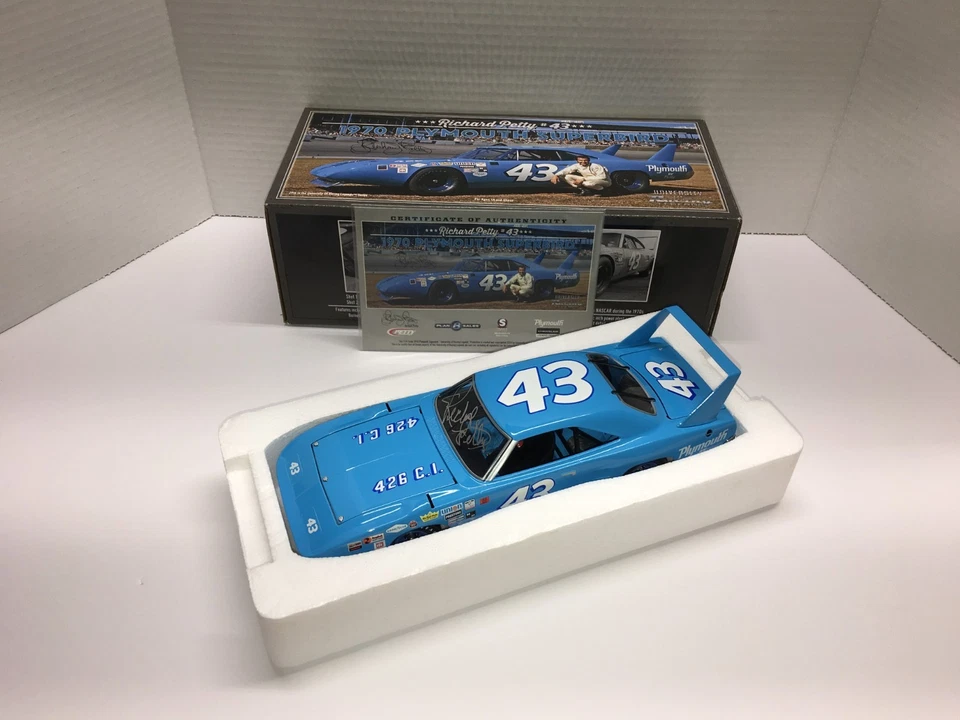 RICHARD PETTY AUTOGRAFIADO 4X #43 1970 SUPERBIRD 1/24 UNIVERSIDAD DE CARRERAS + TARJETAS Foto 4 de 4