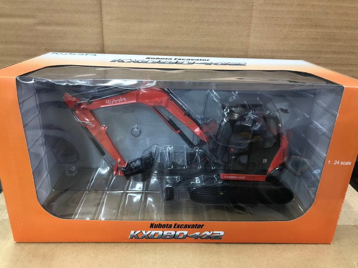 Universal Hobbies 1/24 Kubota KX080-4a2 Compact Excavator