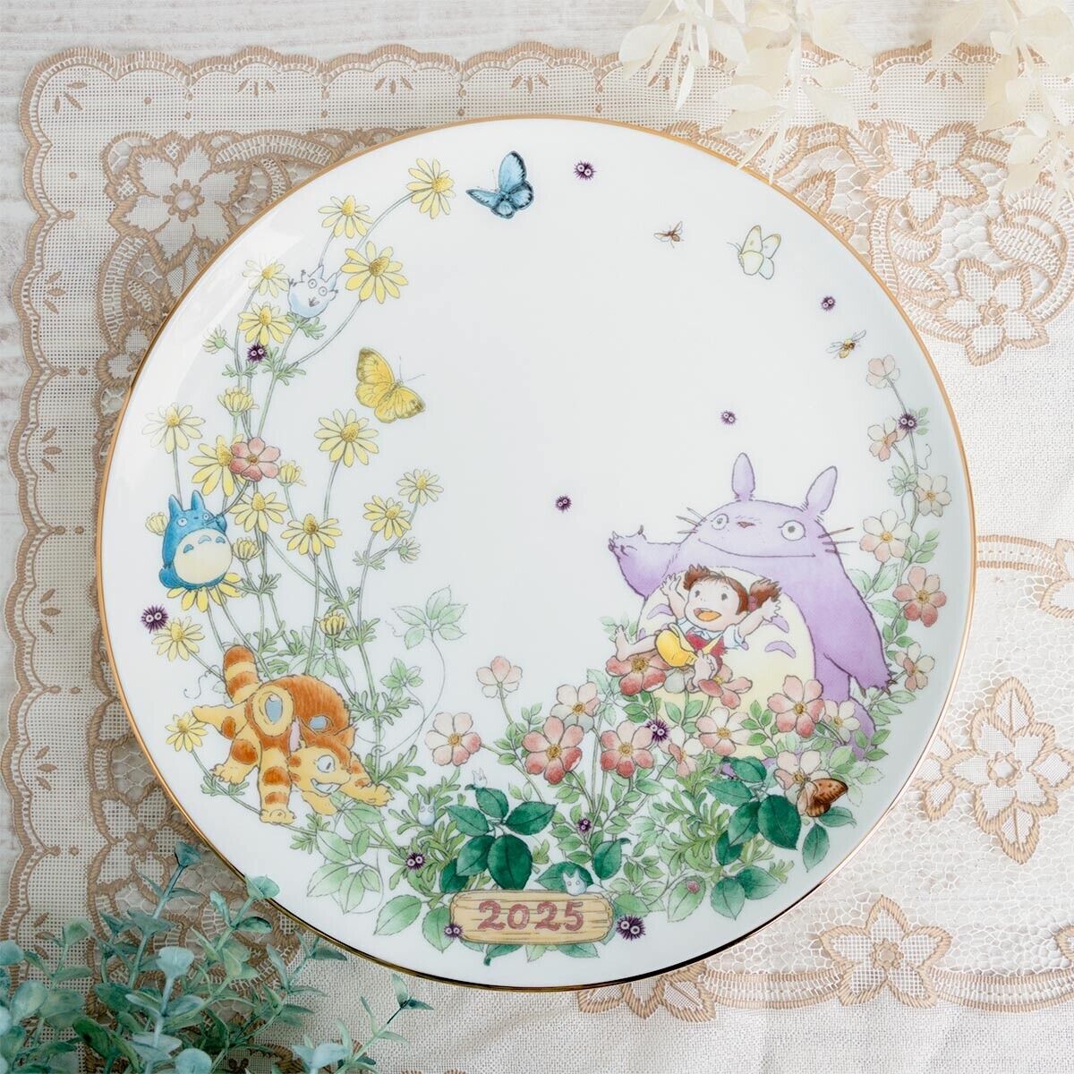 Ghibli My Neighbor Totoro 25 Yearly Plate (with plate stand Ghibli My Neighbor Totoro 25 Yearly Plate (with plate stand