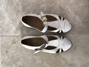 white flat mary jane shoes