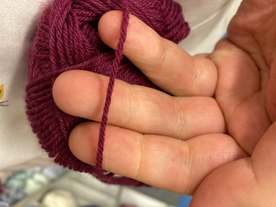 Sirdar COUNTRY CLASSIC 4 Ply  50% Wool 50% Acrylic Knitting Crochet Yarn 50g - Image 3 of 4