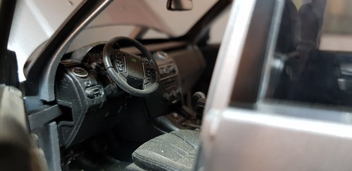 Land Rover Discovery 4 TDV6 HSE Silver 2015 1:24 Scale Diecast Detailed Model - Picture 5 of 8