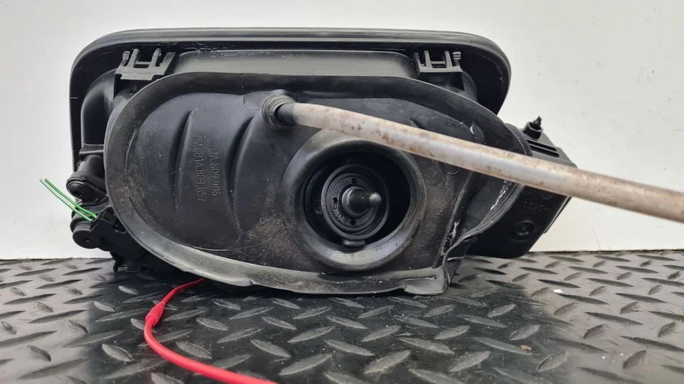 AUDI Q2 MK1 (Q2) 2018 PETROL FUEL FILLER HOUSING WITH FLAP GREY Z7S 81A809907 - Image 3 of 4