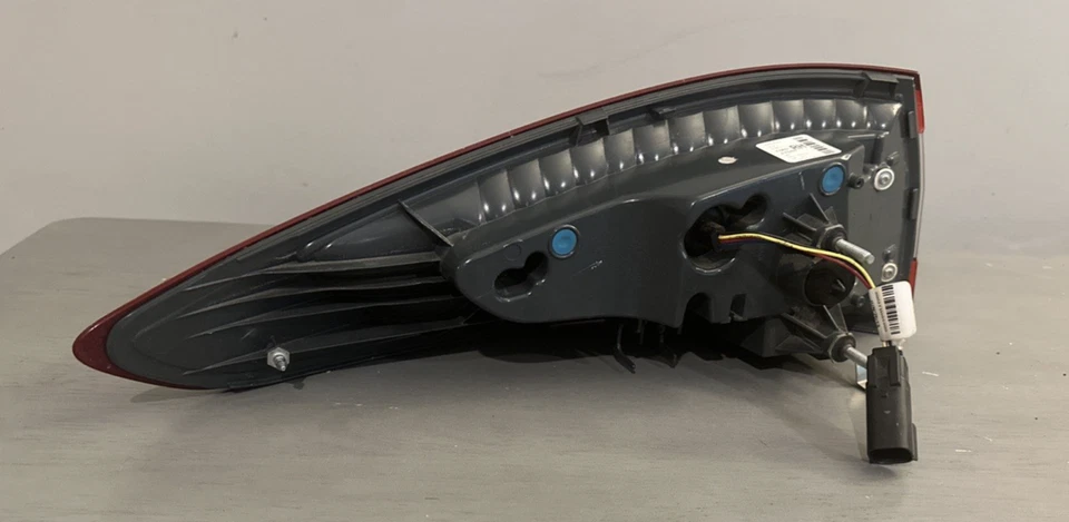 Luz trasera exterior conductor derecho Ford Fusion DS73-13404-AJ 2013, 2014, 2015, 2016 Foto 2 de 4