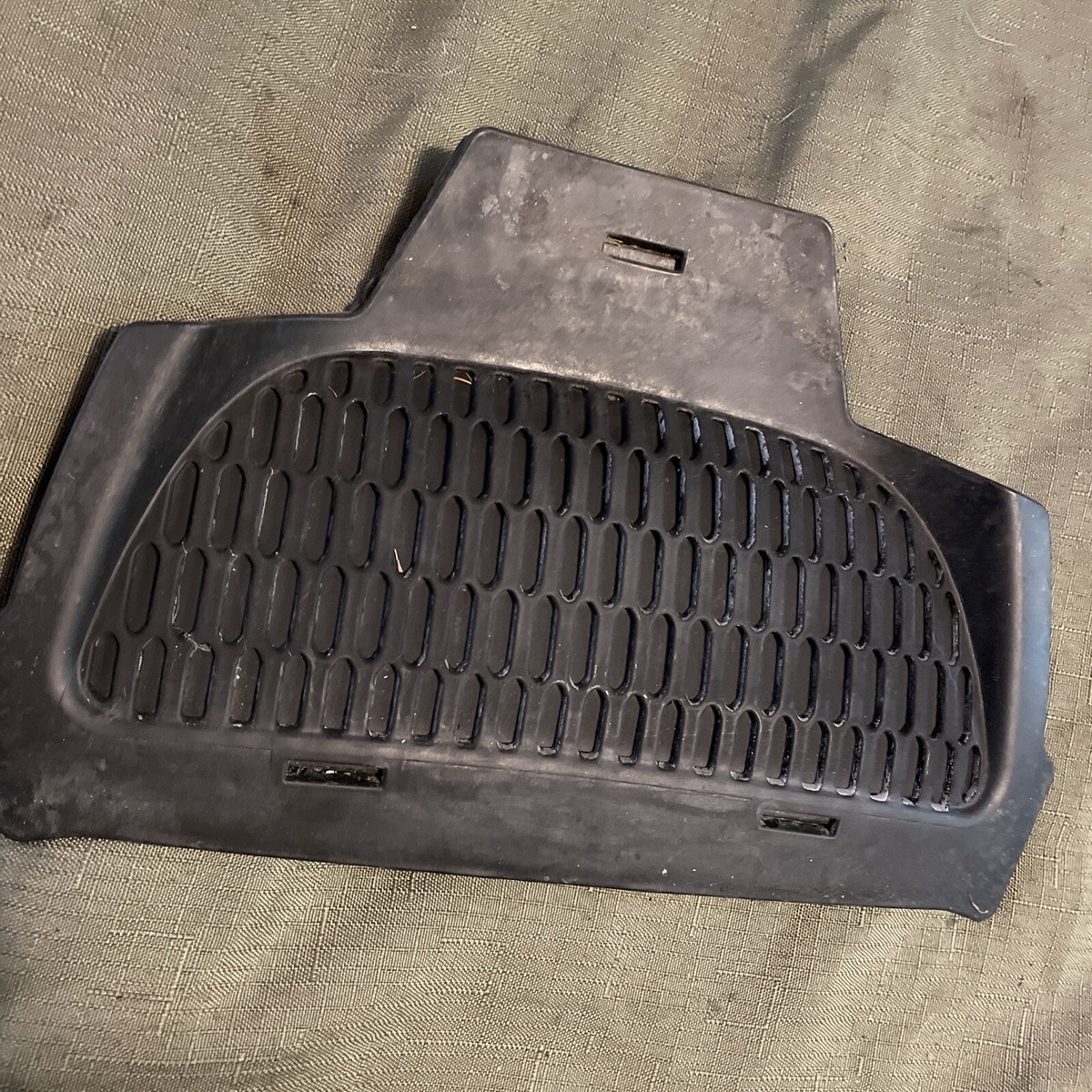 エル Bombardier Ski-Doo Black Center Grill 517302026 99-04 ZX