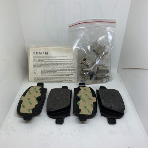 Genuine Vauxhall Corsa C Set Of Rear Brake Pads Part Number 93176117  - Picture 1 of 2
