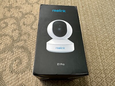 REOLINK 4MP HD INDOOR 'LIVE'' SECURITY CAMERA - E1 PRO WIFI PLUG-IN PET CAMERA!