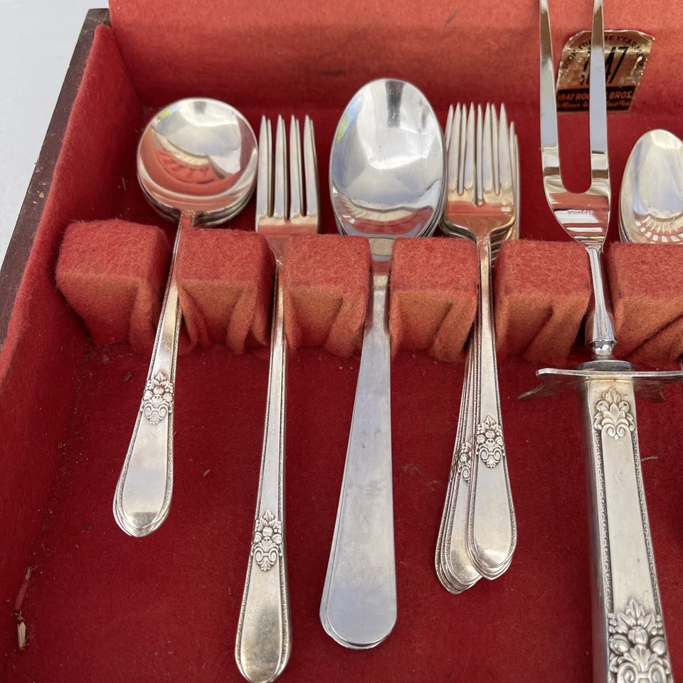 ROGERS BROS 1847 por 90 años America’s Finest Plate SET 43 piezas Foto 2 de 4