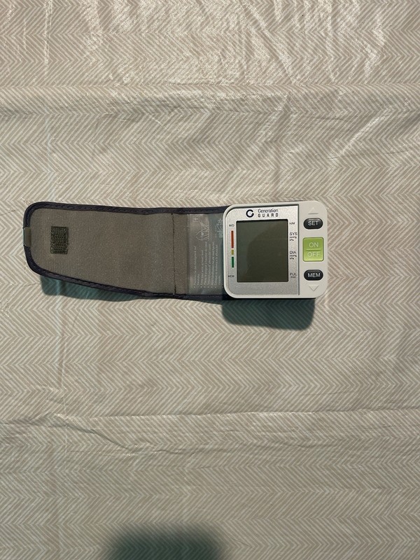 Generation Guard GM-500W Electronic Wrist Blood Pressure Monitor w/ Box Used
