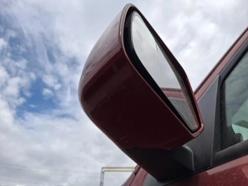 Used Left Door Mirror fits: 2010 Mercury Mariner Power dual image spotter glass