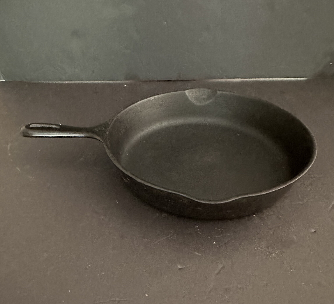 Antique 8 Cast Iron Skillet Wagner Double Spouted Marked On Base 10 1/