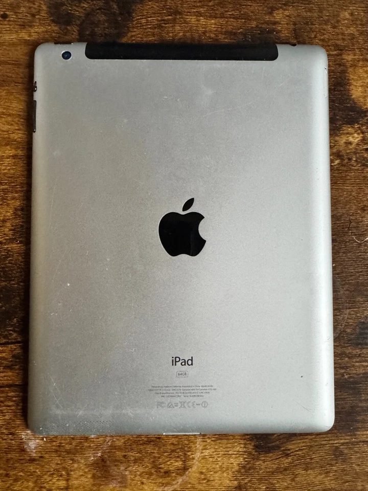 Apple iPad 3rd Gen A1430 Black 64GB WIFI+3G 9.7" Tablet - Image 2 of 2